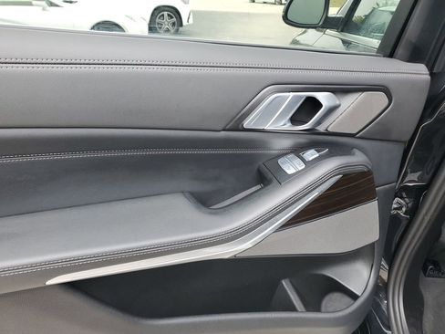 Used 2024 BMW X7 xDrive40i image 13