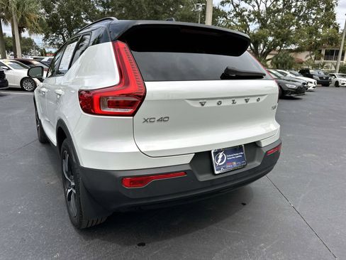Used 2022 Volvo XC40 T5 R-Design image 10