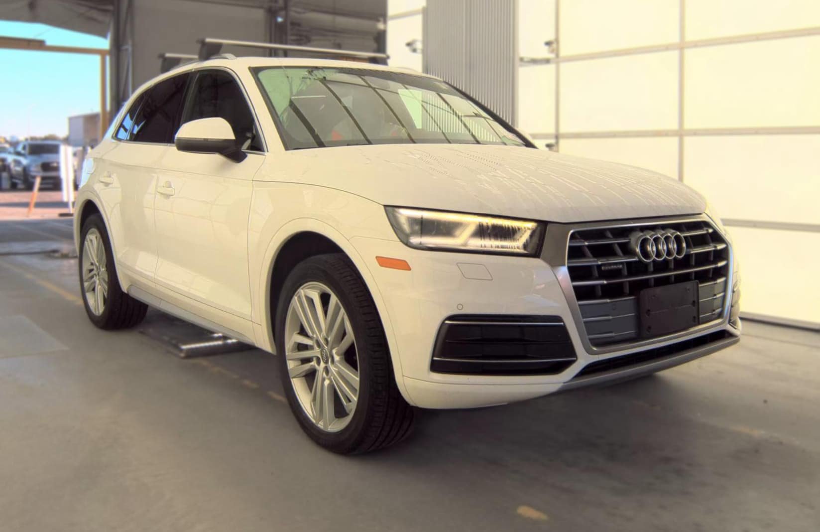 Used 2019 Audi Q5 2.0T Premium Plus w/ Premium Plus Package AWD/4WD image 2
