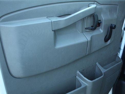 Used 2016 Chevrolet Express 3500 image 14