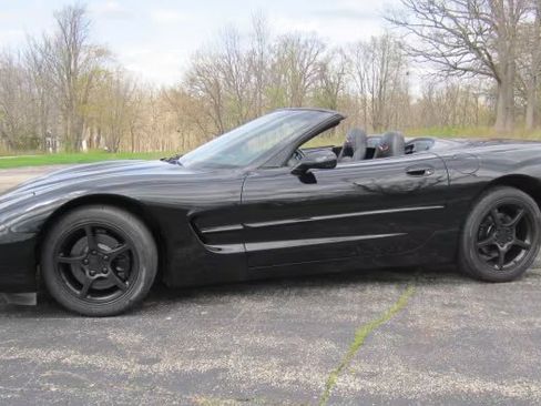 Used 2001 Chevrolet Corvette Convertible w/ Preferred Equipment Group2 RWD image 3