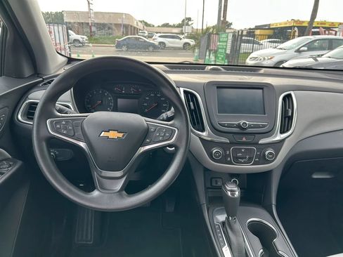 Used 2018 Chevrolet Equinox LS FWD image 19