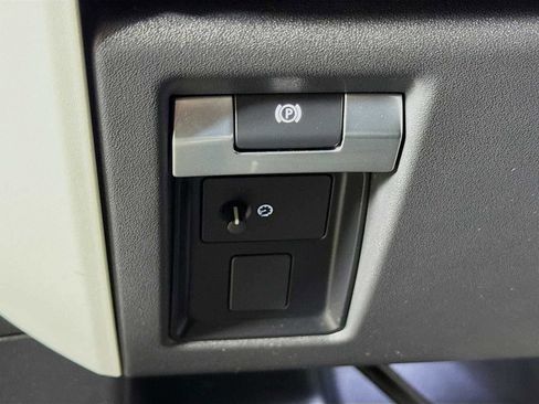 Used 2024 Land Rover Defender 110 S image 10