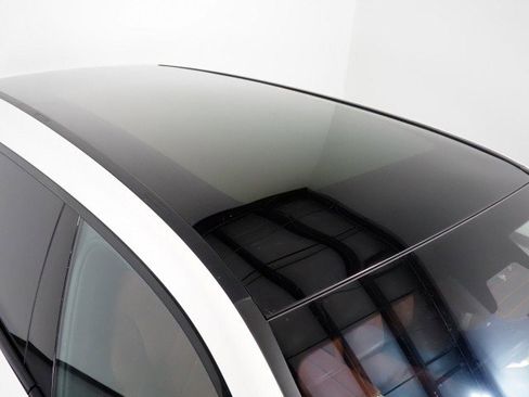 Used 2024 BMW iX xDrive50 w/ Sport Package image 4