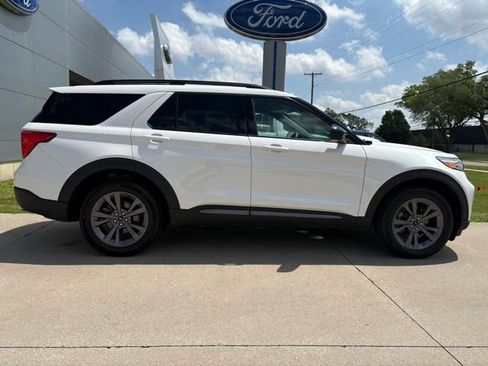 Used 2023 Ford Explorer XLT w/ Equipment Group 202A AWD/4WD image 18