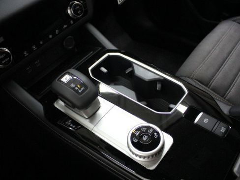 New 2026 Mitsubishi Outlander SE image 14