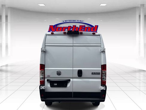 Used 2026 RAM ProMaster 2500 w/ Convenience Group FWD image 4