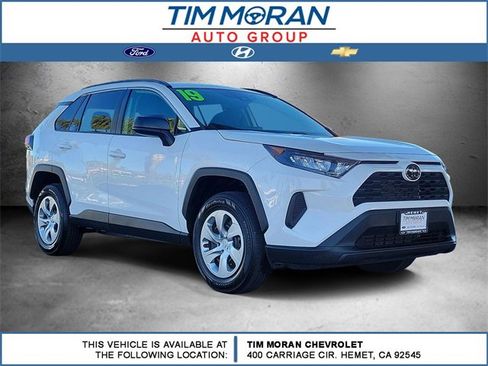 Used 2019 Toyota RAV4 LE image 1