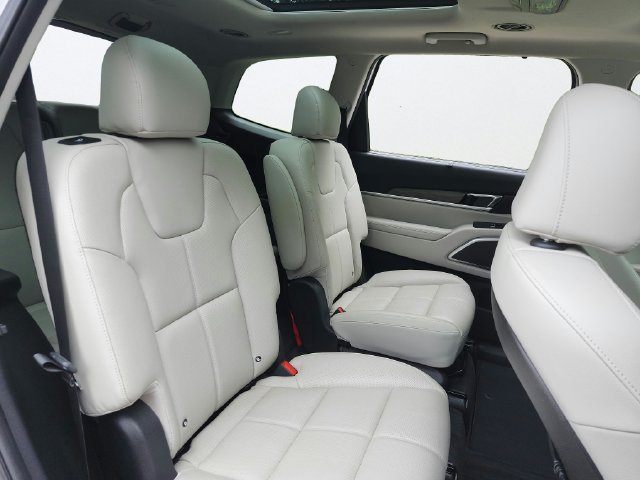 Certified 2022 Kia Telluride SX w/ Nightfall Edition Package AWD/4WD image 28