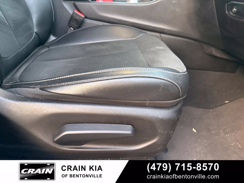 Used 2024 Jeep Grand Cherokee L Altitude AWD/4WD image 13