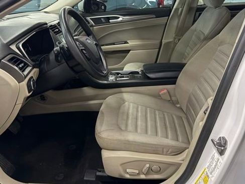 Used 2019 Ford Fusion SE FWD image 13
