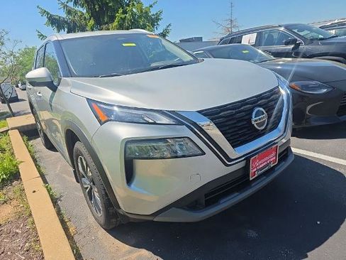 Used 2021 Nissan Rogue SV w/ Premium Package image 3