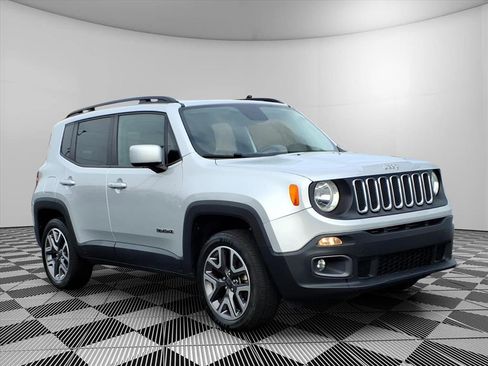 Used 2017 Jeep Renegade Latitude w/ Cold Weather Group image 1