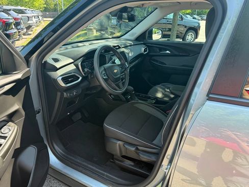 Used 2023 Chevrolet TrailBlazer LS FWD image 12
