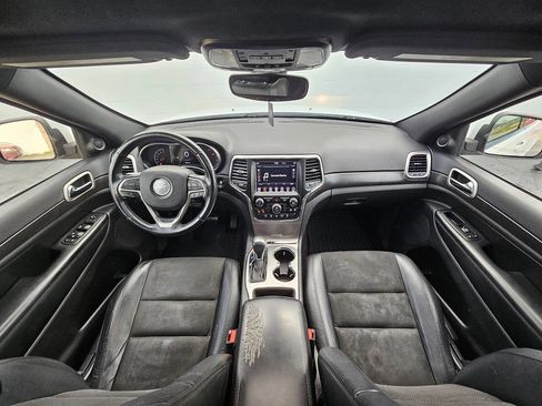 Used 2018 Jeep Grand Cherokee Altitude image 11