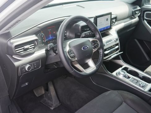 Used 2022 Ford Explorer XLT AWD/4WD image 13