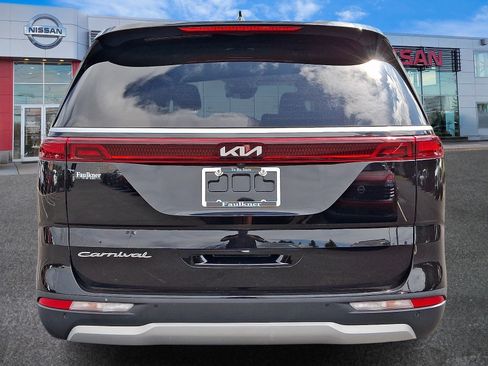 Used 2022 Kia Carnival LX FWD image 5