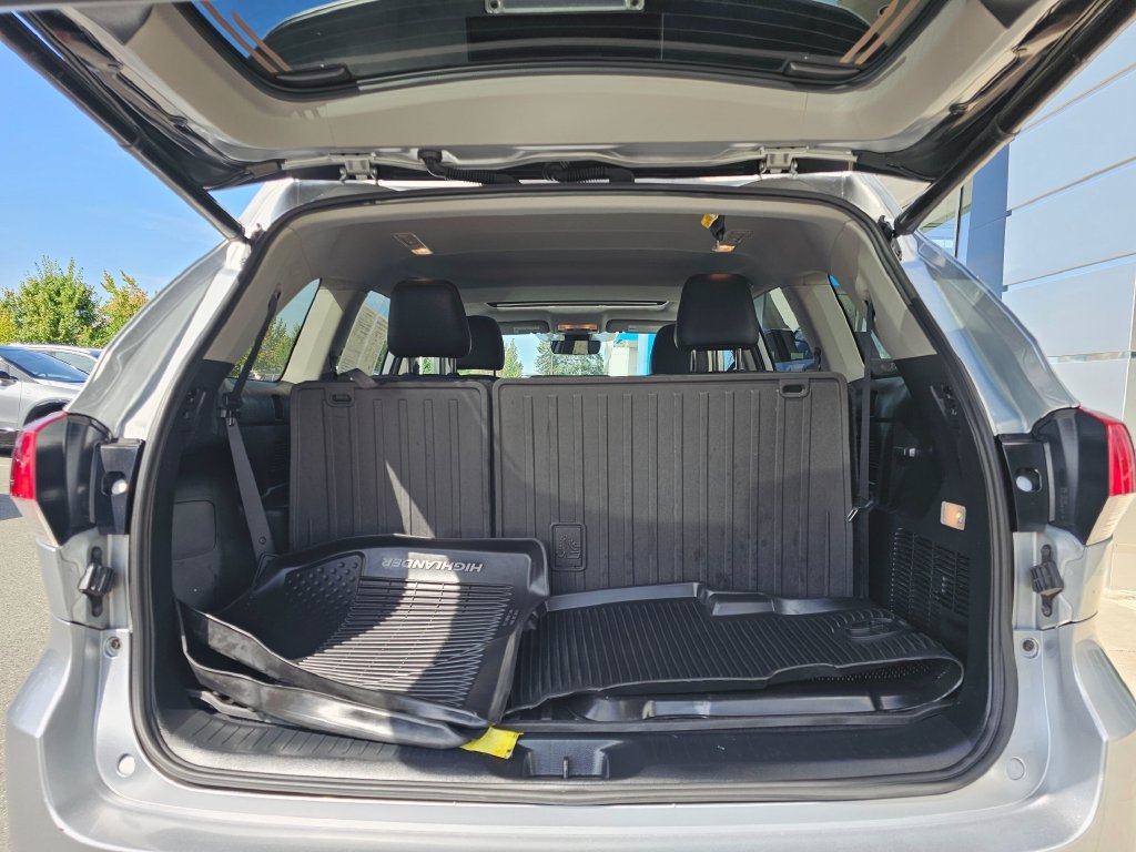 Used 2019 Toyota Highlander XLE AWD/4WD image 18