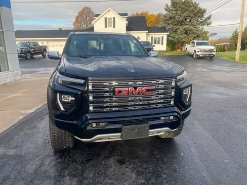 Used 2023 GMC Canyon Denali w/ Denali Black Edition image 6