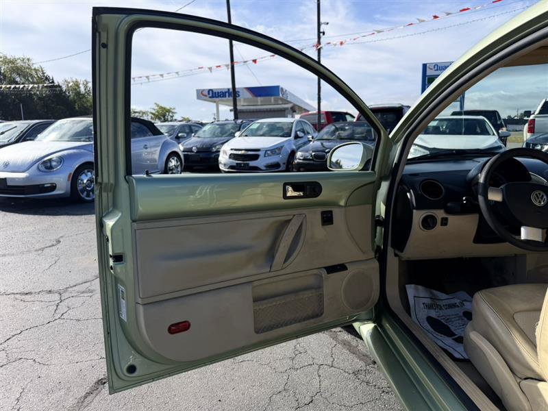 Used 2008 Volkswagen Beetle Coupe FWD image 11