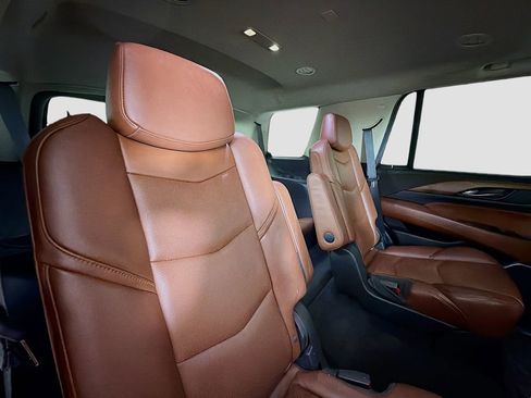 Used 2020 Cadillac Escalade Luxury image 32