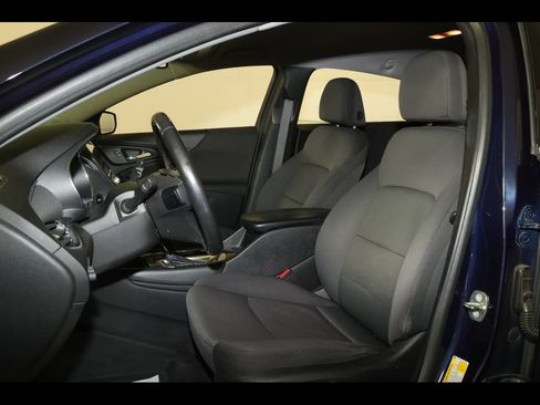 Used 2018 Chevrolet Malibu LT FWD image 19