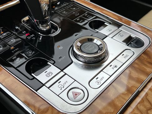 Used 2022 Bentley Flying Spur V8 image 33