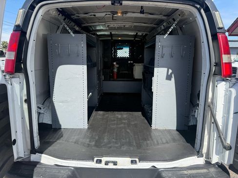 Used 2010 Chevrolet Express 2500 image 20