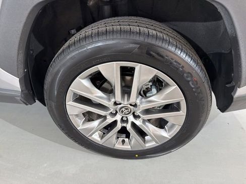 Used 2023 Toyota RAV4 XLE Premium image 9