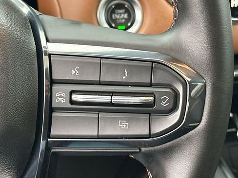 Used 2024 GMC Canyon AT4 image 31