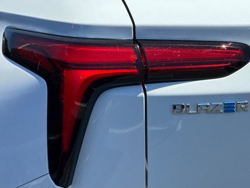 Used 2024 Chevrolet Blazer EV LT AWD/4WD image 43