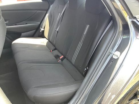 Used 2021 Hyundai Elantra SEL w/ Convenience Package FWD image 12