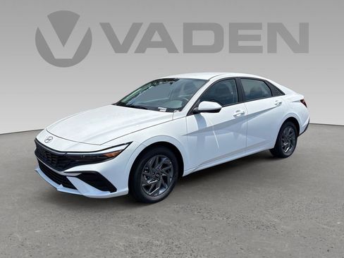 New 2026 Hyundai Elantra Hybrid FWD image 18