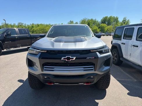 Used 2025 Chevrolet Colorado ZR2 w/ Technology Package AWD/4WD image 2