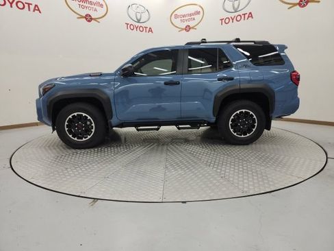 Used 2025 Toyota 4Runner SR5 RWD image 5