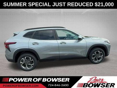 Used 2024 Chevrolet Trax LT w/ Driver Confidence Package FWD image 9