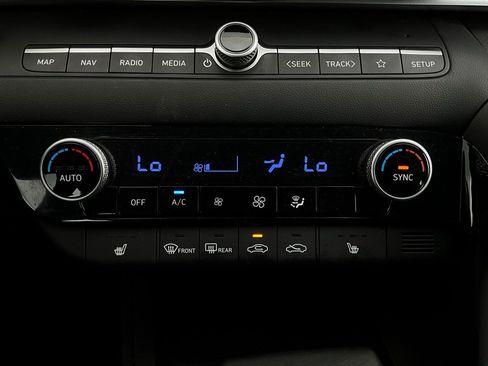 Used 2025 Hyundai Elantra SEL image 27