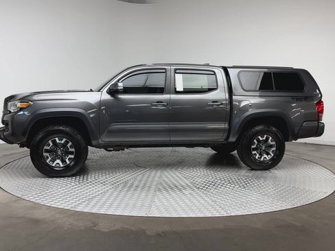 Used 2017 Toyota Tacoma TRD Off-Road w/ Premium & Technology Package AWD/4WD image 5