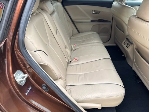 Used 2009 Toyota Venza 4dr Wgn V6 FWD (Natl) image 32