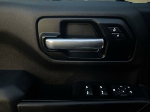 Used 2020 Chevrolet Silverado 1500 Custom w/ Custom Value Package image 15