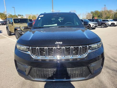 New 2025 Jeep Grand Cherokee Laredo w/ MOPAR Finishing Package RWD image 18
