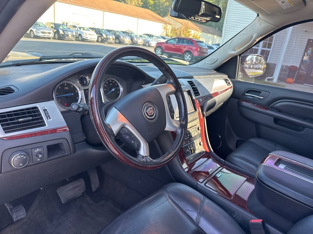 Used 2013 Cadillac Escalade Premium AWD/4WD image 19