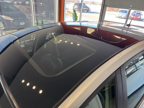 Used 2014 Toyota Prius V Five image 13