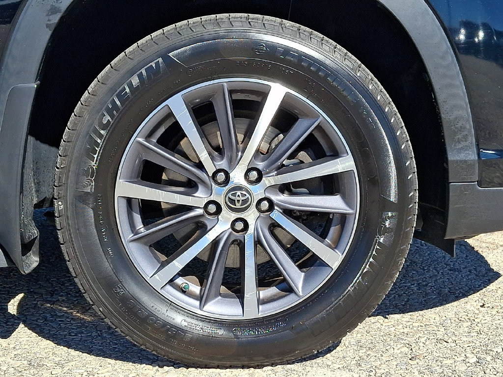 Used 2017 Toyota Highlander XLE AWD/4WD image 8