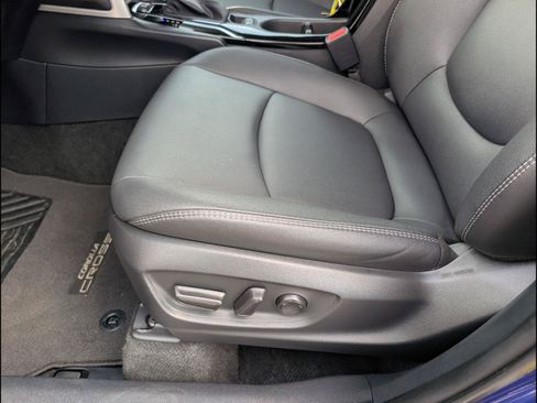 Used 2024 Toyota Corolla Cross XLE w/ Convenience Package FWD image 10