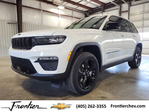 New 2025 Jeep Grand Cherokee Limited w/ Luxury Tech Group II image 2