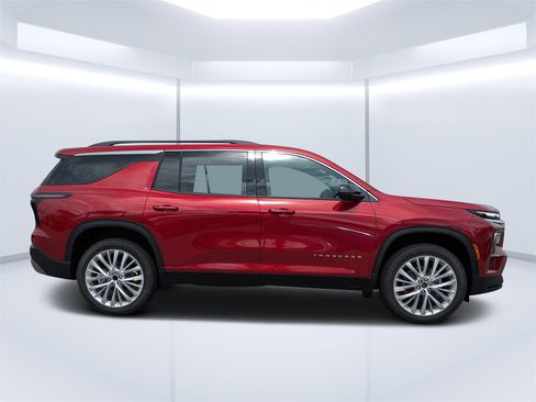 New 2026 Chevrolet Traverse LT w/ Driver Confidence Package image 2