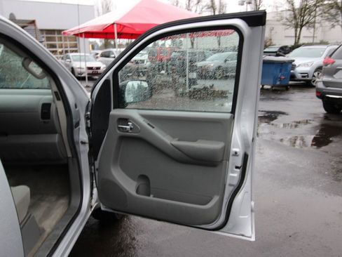 Used 2014 Nissan Frontier SV image 26