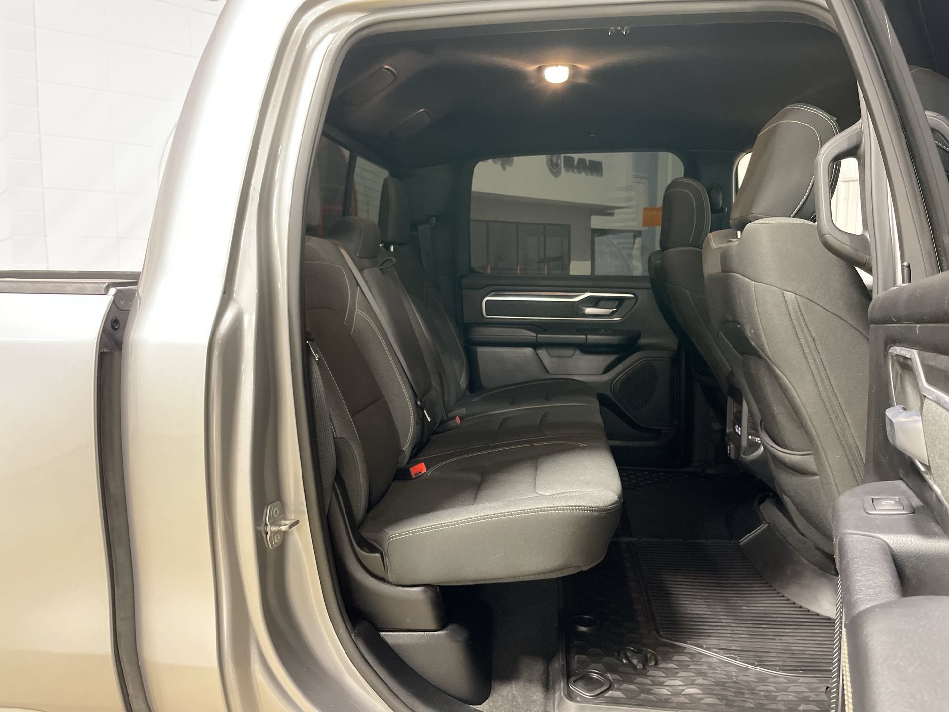 Used 2021 RAM 1500 4x4 Crew Cab image 31