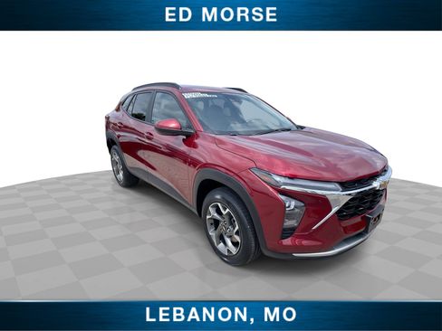 Certified 2025 Chevrolet Trax LT w/ LT Convenience Package FWD image 2